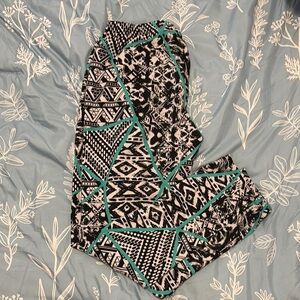 No Boundaries Geometric Leggings Size Large (11-13)